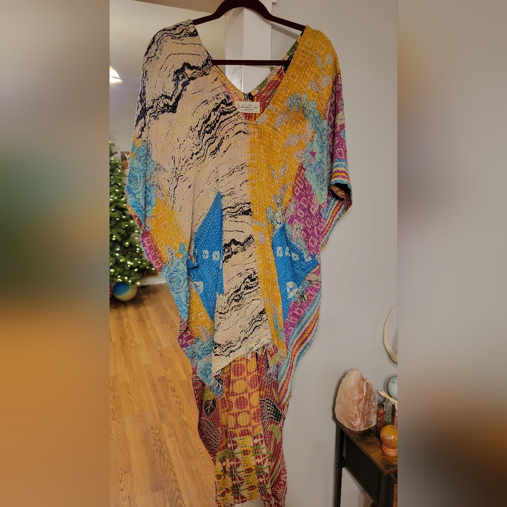 Kantha Bae Hi Lo Tunic